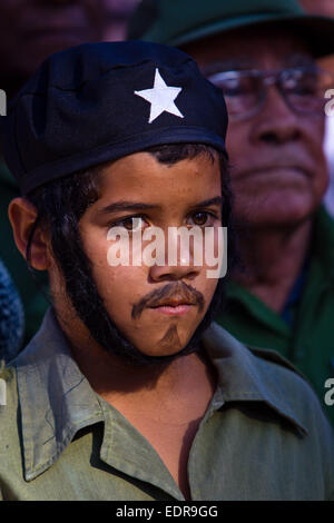 Havana, Cuba. 8th Jan, 2015. A boy dressed as Cuban revolutionary leader Che Guevara participates in a ceremony marking the arrival of the Liberty Caravan in the Cotorro District of Havana, Cuba, on Jan. 8, 2015. Cuban youths and revolutionary veterans on Thursday repeated the same journey of Cuban revolutionary leader Fidel Castro to celebrate and commemorate the victory of the revolution. Credit:  Liu Bin/Xinhua/Alamy Live News Stock Photo