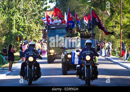 Havana, Cuba. 8th Jan, 2015. The Liberty Caravan arrives in the Cotorro District of Havana, Cuba, on Jan. 8, 2015. Cuban youths and revolutionary veterans on Thursday repeated the same journey of Cuban revolutionary leader Fidel Castro to celebrate and commemorate the victory of the revolution. Credit:  Liu Bin/Xinhua/Alamy Live News Stock Photo