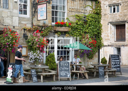 Tourists at The Cotswolds Arms inn traditional old gastro pub in Burford in The Cotswolds, Oxfordshire, UK Stock Photo