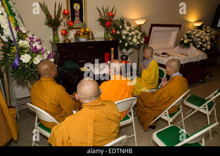 Buddhist monks, mourners, praying, Vietnamese funeral, memorial service, Little Saigon, city of Westminster, California Stock Photo