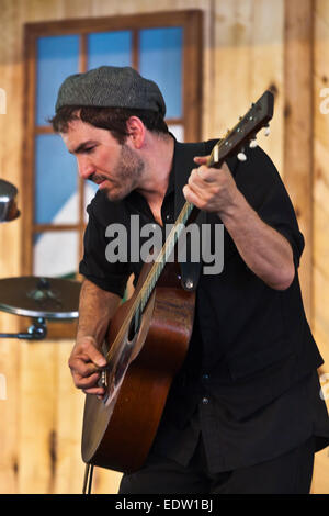 CARAVAN OF THIEVES performs at the 2014 FOUR CORNERS FOLK FESTIVAL - COLORADO Stock Photo