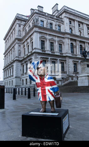 Paddington Jack statue of Paddington Bear designed by Davina MacCall and wearing the Union Jack Stock Photo