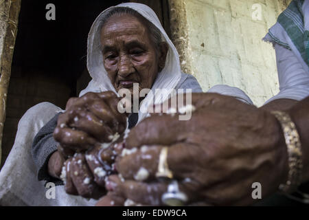 Dibrugarh, Assam, India. 10th Jan, 2015. An elderly Ahom tribal woman prepares 'Saaj-Pani' (Rice Beer) using the indigenous method at her house ahead of Bhogali Bihu - The festival of feast, at a village in Dibrugarh district of northeastern Assam state on January 10, 2015. Rice beer is a delicacy among all the tribal communities inhabiting northeast India and almost each and every household prepares their own rice beer for their daily consumption. © Luit Chaliha/ZUMA Wire/ZUMAPRESS.com/Alamy Live News Stock Photo