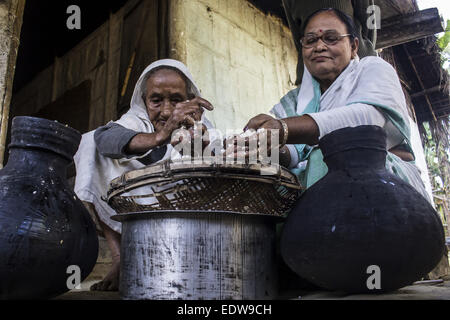 Dibrugarh, Assam, India. 10th Jan, 2015. Elderly Ahom tribal women prepares 'Saaj-Pani' (Rice Beer) using the indigenous method at her house ahead of Bhogali Bihu - The festival of feast, at a village in Dibrugarh district of northeastern Assam state on January 10, 2015. Rice beer is a delicacy among all the tribal communities inhabiting northeast India and almost each and every household prepares their own rice beer for their daily consumption. © Luit Chaliha/ZUMA Wire/ZUMAPRESS.com/Alamy Live News Stock Photo