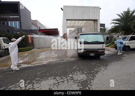 Pingtung. 10th Jan, 2015. Epidemic prevention personnel disinfect a freight car carrying dead chickens in Pingtung County,  Taiwan, Jan. 10, 2015. About 120,000 chickens have been culled after H5N2 avian influenza virus was detected at a chicken farm here on Friday. Credit:  Xinhua/Alamy Live News Stock Photo