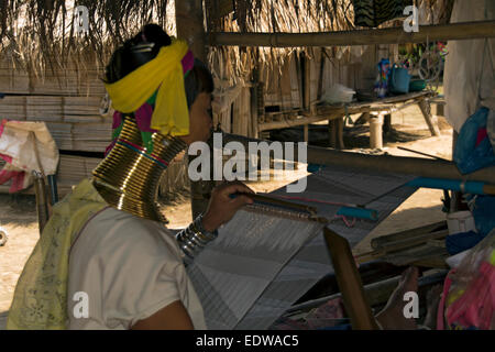 Long neck hill tribe woman weaving cloth near Chiang Rai in Northern Thailand Stock Photo