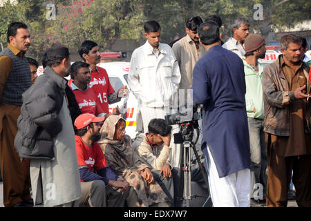 (150111) -- KARACHI, Jan. 11, 2015 (Xinhua) -- Pakistani mourners react outside a hospital in southern Pakistani port city of Karachi, Jan. 11, 2015. At least 59 people were killed and four others injured when a passenger bus hit an oil tanker in Pakistan's southern port city of Karachi on early Sunday morning, hospital sources said.  (Xinhua/Masroor) Stock Photo