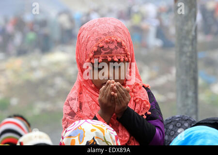 BANGLADESH, TONGI: A Bangladeshi children participants in Akheri Munajat, or last prayers, at the conclusion of the Biswa Ijtema or World Muslim Congregation at Tongi, some 30 kms north of Dhaka January 11, 2015. Muslims joined a prayer on the banks of a river in Bangladesh as the world's second largest annual Islamic congregation ended. Stock Photo