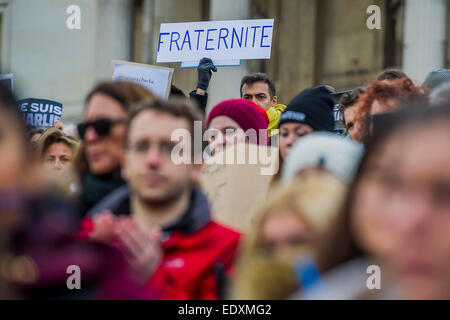 London, UK. 11th Jan, 2015. Je suis Charlie/I am Charlie - A largely silent (with the occasional rendition of the Marseileus)gathering in solidarity with the march in Paris today.  Trafalgar Square, London, UK 11 Jan 2015 Credit:  Guy Bell/Alamy Live News Stock Photo