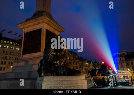 London, UK. 11th Jan, 2015. Je suis Charlie/I am Charlie - A largely silent (with the occasional rendition of the Marseileus)gathering in solidarity with the march in Paris today.  Trafalgar Square, London, UK. Credit:  Guy Bell/Alamy Live News Stock Photo