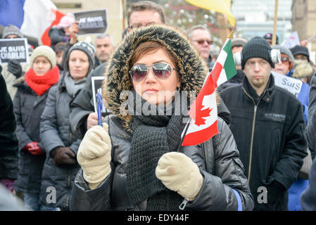 Toronto, Ontario, Canada. 11th January, 2015. Hundreds of Torontonians converged on Nathan Philips Square on Sunday afternoon to add their voices to a network of simultaneous demonstrations going on in major cities across Canada and around the globe to remember the victims of last week’s extremist violence in Paris. Credit:  Nisarg Lakhmani/Alamy Live News Stock Photo
