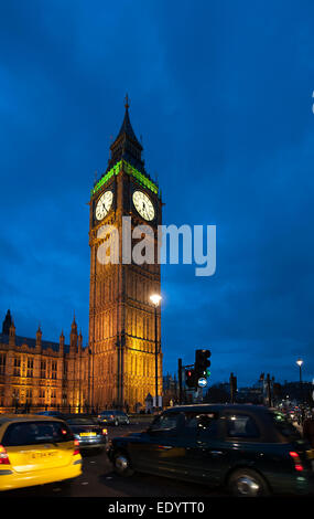 london Big Ben westminster abby traffic light. credit: LEE RAMSDEN / ALAMY Stock Photo