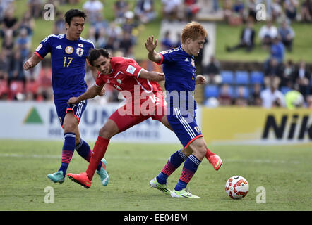 Newcastle, Australia. 12th Jan, 2015. Gotoku Sakai (R) of Japan vies with Mahmoud Dhadha of Palestine during a Group D match at the AFC Asian Cup in Newcastle, Australia, Jan. 12, 2015. Japan won 4-0. Credit:  Qin Qing/Xinhua/Alamy Live News Stock Photo