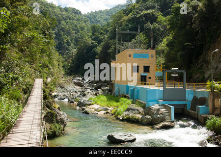 Dominikanische Republik, Cordillera Central, Jarabacoa, Kraftwerk unterhalb des Wasserfalls Salto Jimonea Stock Photo