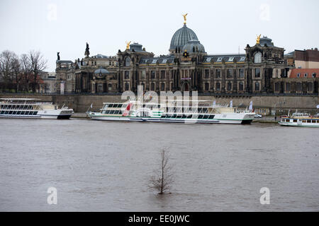 The water of the Elbe river stands comes below the walkway on the waterside terrace Dresden, Germany, 12 January 2015. The first of four flood alarm levels was signaled for the Elbe in Dresden. On Monday the water level reached 4.44 meters. The level will increase, according to estimates from the State Flood Center. A water level of two meters is normal, becoming critical at six meters. Photo: ARNO BURGI/dpa Stock Photo