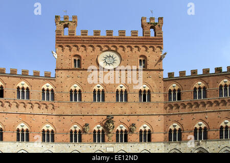 Italien, Toskana, Siena, Piazza del Campo, Palazzo Pubblico, Toskaner Gotik, erbaut 1288, 1310 Stock Photo
