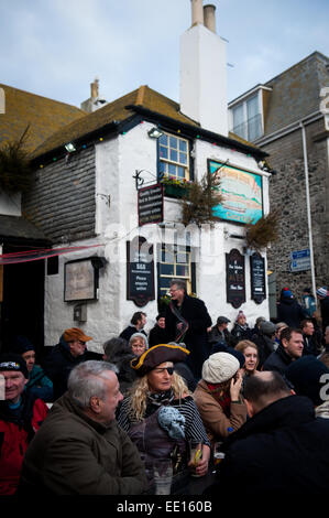 Drinkers outside the Sloop Inn, St. Ives, Cornwall,UK on New Years Eve 2014/2015 Stock Photo