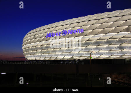 Deutschland, München, Fussballstadion, Allianz Arena, , erbaut 2002-2005, Architekten, Herzog und de Meuron, Covertex Aussenhüll Stock Photo