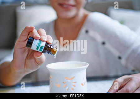 Quemadores de aceites esenciales Fotografía de stock - Alamy