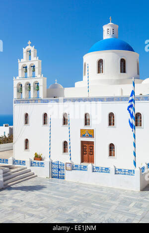 Bue dome and bell tower of Greek church Panagia Platsani, Oia, Santorini (Thira), Cyclades Islands, Greek Islands, Greece Stock Photo