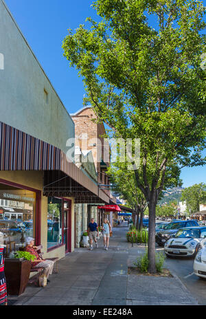 Main Street (Lincoln Avenue) in Calistoga, Napa Valley, Wine Country, California, USA Stock Photo