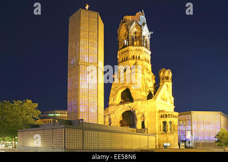 Deutschland, Berlin, Europa, Hauptstadt, Stadt, Sehenswuerdigkeit, Kurfuerstendamm, Kaiser-Wilhelm-Gedaechtniskirche, Beleuchtun Stock Photo