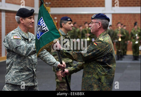 Muenster, Germany. 14th Jan, 2015. The German commander of the 1 (German/Netherlands) Corps, Lieutenant General Volker Halbauer (R), symbolically takes over the flag of the Nato Response Force (NRF) from the hands of Nato General John W. Nicholson, Jr. (L), in Muenster, Germany, 14 January 2015. The 1 (German/Netherlands) Corps has taken over the NRF command from France as scheduled. PHOTO: BERND THISSEN/dpa/Alamy Live News Stock Photo
