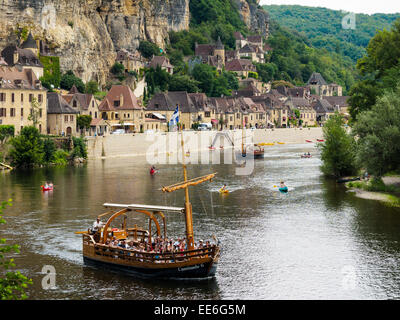 A tourist boat, in French called 'gabare', on the river Dordogne at La Roque-Gageac. Stock Photo