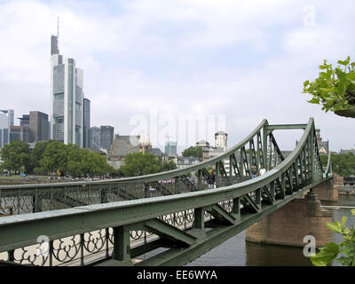 Deutschland, Hessen, Frankfurt am Main, Stadtansicht, Eiserner Steg, Bootsrestaurant , Stadt, Ansicht, Hochhaeuser, Buerohochhae Stock Photo