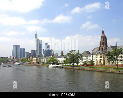 Deutschland, Hessen, Frankfurt am Main, Skyline, Main, Bruecke, Schiff, Europa, Stadt, Grossstadt, Stadtansicht, Stadtbild, Fina Stock Photo