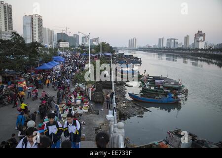 Dec. 29, 2014 - Haikou, Hainan Province, China - At a seafoods air-open market, it opens at 5pm to 8 pm at everyday. ..Haikou is the capital and most populous city of Hainan province, China. It is situated on the northern coast of Hainan, by the mouth of the Nandu River. The northern part of the city is the district of Haidian Island. (Credit Image: © Jiwei Han/ZUMA Wire) Stock Photo