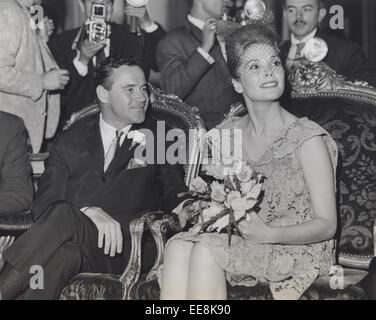 JACK LEMMON with wife Felicia Farr wedding in Paris. © Smp/Globe Photos/ZUMA Wire/Alamy Live News Stock Photo