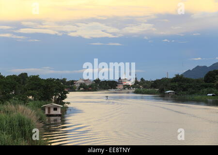Sunset on the river Kwaï Yai - Kanchanaburi - Thaïland Stock Photo