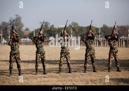 Kathmandu, Nepal. 14th Jan, 2015. Nepalese soldiers take part in a drill of gun for the upcoming Army Day at the Parade Ground in Tundikhel of Kathmandu, Nepal, on Jan. 14, 2015. © Pratap Thapa/Xinhua/Alamy Live News Stock Photo