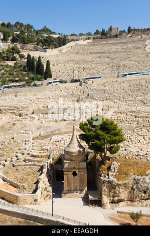 This is the tomb of Avshalom (Absalom), son of king David, on the foot of the  mount of olives in the Kidron valley in Jerusalem Stock Photo