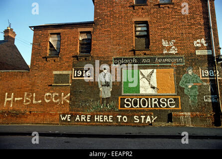 BELFAST, NORTHERN IRELAND - OCTOBER 1983. Mural in Republican West Belfast calling on ' Soldiers of Ireland to fight for Freedom', Northern Ireland during The Troubles. Stock Photo