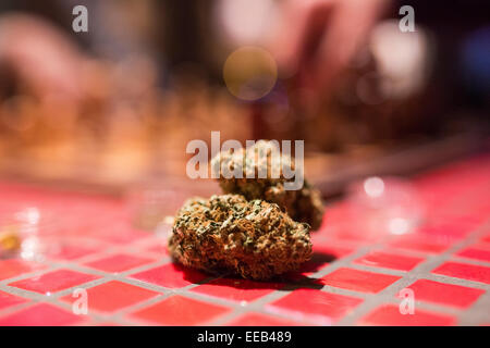 Marijuana buds lay on a table at the '4:20 Smokers Club' in Barcelona, Spain, 27 December 2015. The city of Barcelona is concidering steps to regulate the consumption of cannabis, hashish and marijuana. Photo: German Parga/dpa Stock Photo