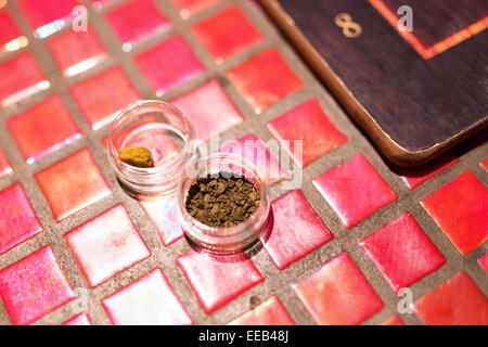 Hashish lies on display on a table at the '4:20 Smokers Club' in Barcelona, Spain, 27 December 2015. The city of Barcelona is concidering steps to regulate the consumption of cannabis, hashish and marijuana. Photo: German Parga/dpa Stock Photo