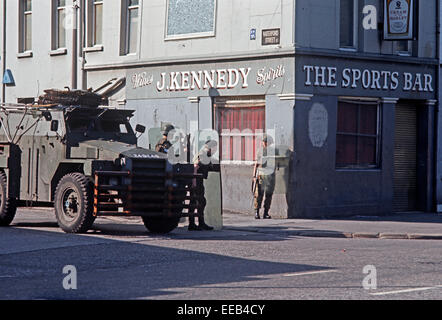 BELFAST, NORTHERN IRELAND - OCTOBER 1972. British Army Troops on streets of Belfast during The Troubles, Northern Ireland. Stock Photo