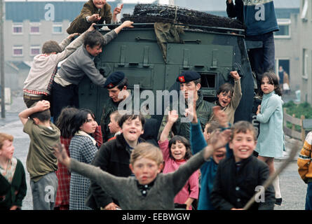 BELFAST, NORTHERN IRELAND - JUNE 1972. British Army Soldiers in Nationalist  West Belfast surrounded by local children during The Troubles, Northern Ireland. Stock Photo