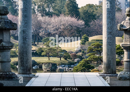 Kumamoto, Kyushu, Japan. The stroll garden of Suizen-ji Joju-en, begun in 1632. View from the Izumi Shrine Stock Photo