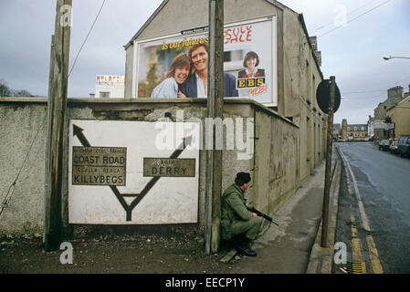 REPUBLIC OF IRELAND, COUNTY DONEGAL-NOVEMBER 1985. Irish Army at the entrance to Donegal town during The Troubles. Ireland, Stock Photo