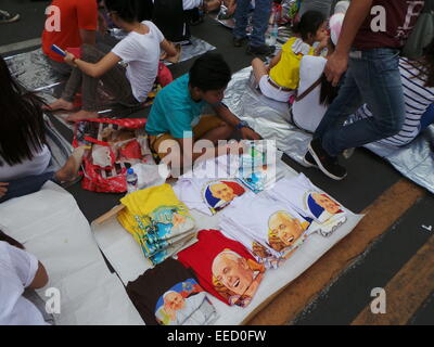 Manila, Philippines. 16th January, 2015. Vendors in Intramuros, Manila selling different papal memorabilia such as button pins, calendars, fans and t-shirts with Pope Francis images. Credit:  Sherbien Dacalanio / Alamy Live News Stock Photo