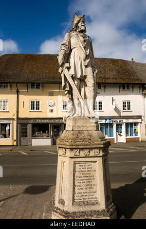 UK, England, Wiltshire, Pewsey, statue of Saxon King Alfred in front of thatched shops