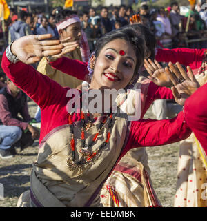 Sivasagar, Assam, India. 16th Jan, 2015. Indian girls in traditional attire perform a Bihu Dance during Bhogali Bihu celebrations in Sivasagar district of northeastern Assam state on January 16, 2015. The festival marks the end of the winter harvesting and is celebrated on the first day of 'Magh' month of Assamese calendar. Credit:  Luit Chaliha/ZUMA Wire/ZUMAPRESS.com/Alamy Live News Stock Photo