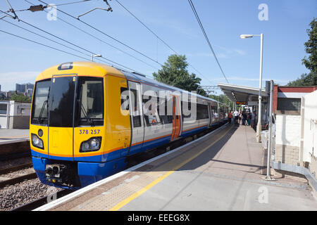 Boarding an Overground train at Gospel Oak Stock Photo