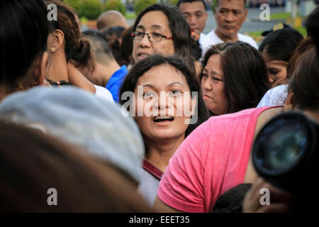 Manila, Philippines. 16th Jan, 2015. People gathered to see the Pope Francis reaching to the Mall of Asia to hold general mass and preach about corruption and inequality in the country. © Guillaume Payen/ZUMA Wire/ZUMAPRESS.com/Alamy Live News Stock Photo