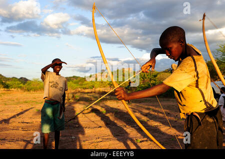 TANZANIA, Kondoa, children of Sandawe a hunter tribe play with bow and arrow Stock Photo