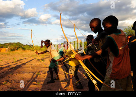 TANZANIA, Kondoa, children of Sandawe a hunter tribe play with bow and arrow Stock Photo