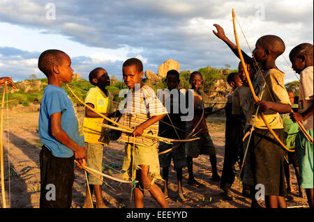 TANZANIA, Kondoa, children of Sandawe a hunter tribe play with bow and arrow Stock Photo